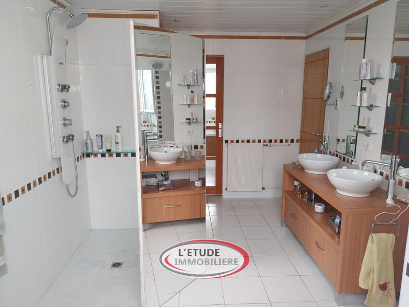 Villa - 222 m² - 8 pièces