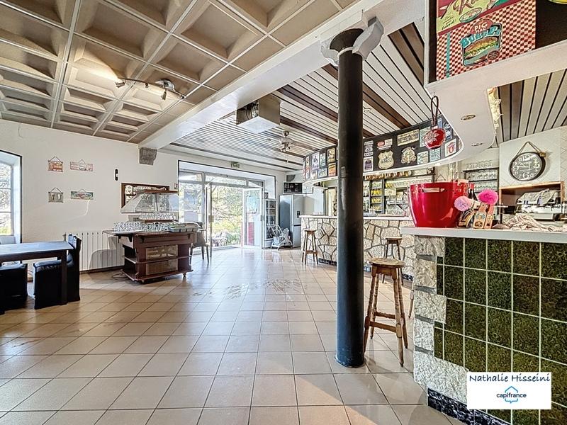 Fonds de commerce - 832 m²