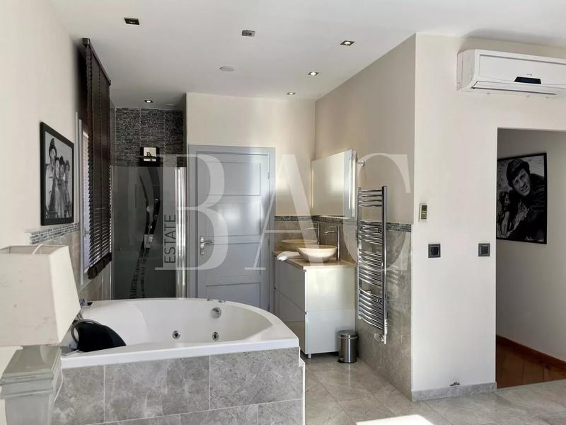 Villa - 430 m² - 12 pièces