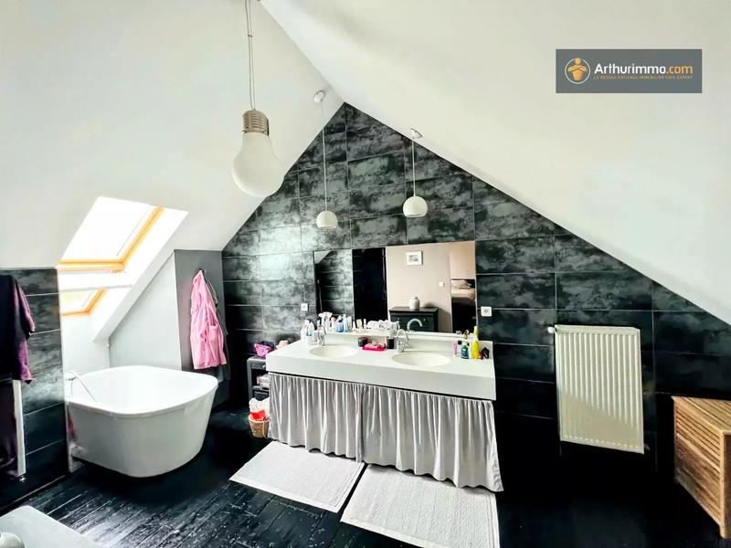 Maison - 181 m² - 7 pièces