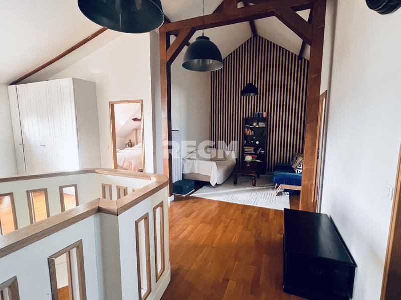 Maison - 223 m² - 7 pièces