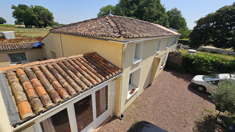 Maison contemporaine - 273 m² - 9 pièces