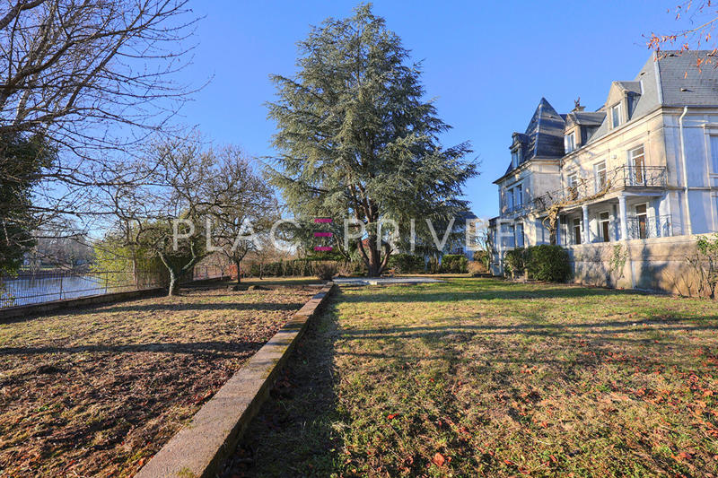 Demeure - 365 m² - 12 pièces