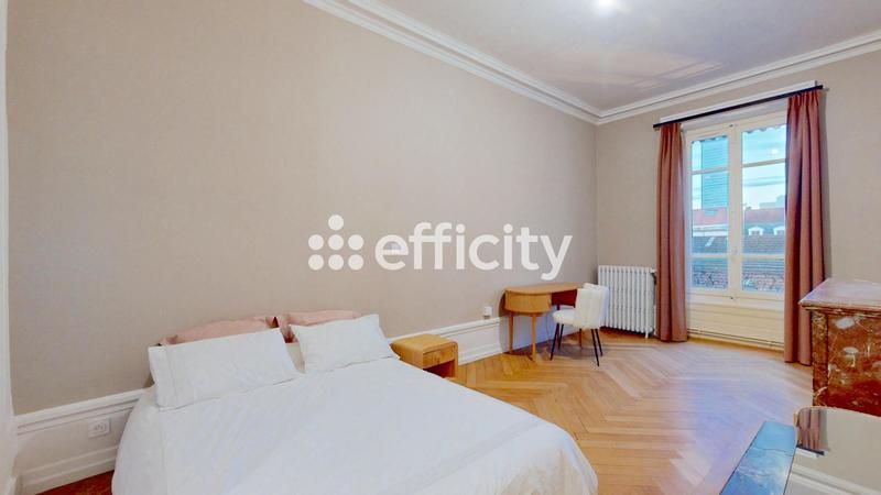 Appartement - 222 m² - 5 pièces