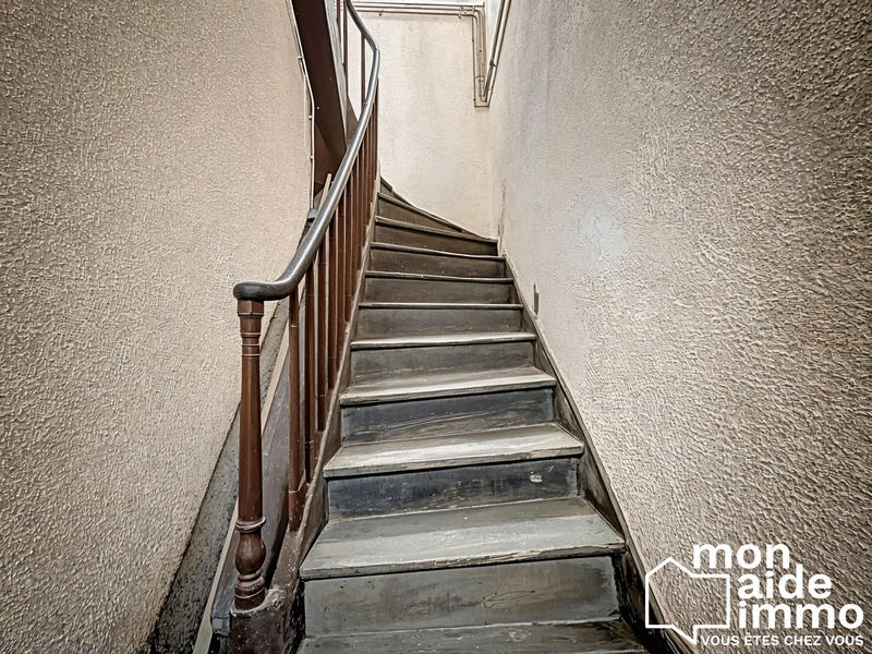 Maison - 300 m² - 12 pièces