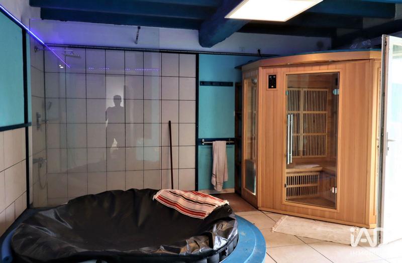 Maison - 377 m² - 10 pièces