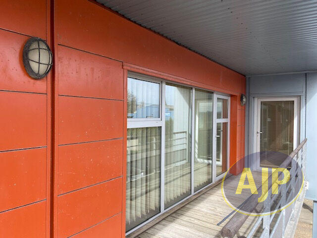 Local d'activité / Entrepôt - 173 m² - 7 pièces