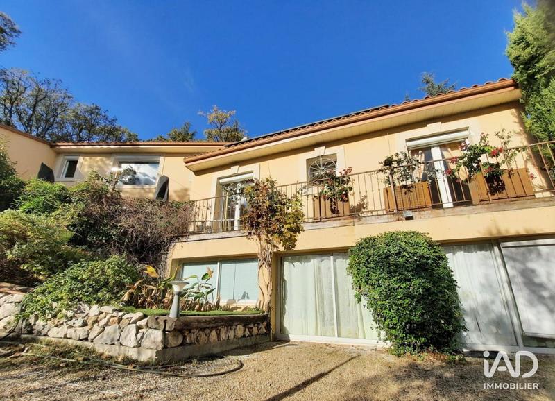 Maison - 235 m² - 4 pièces