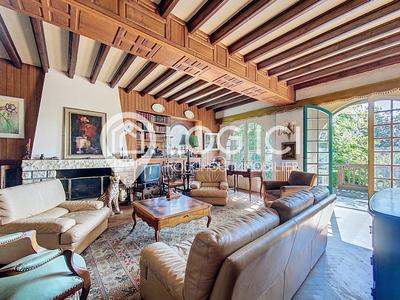 Maison - 246 m² - 7 pièces