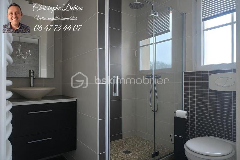 Pavillon - 199 m² - 7 pièces