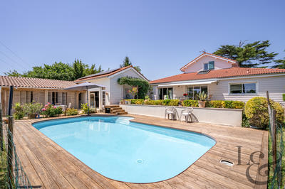 Maison - 196 m² - 5 pièces