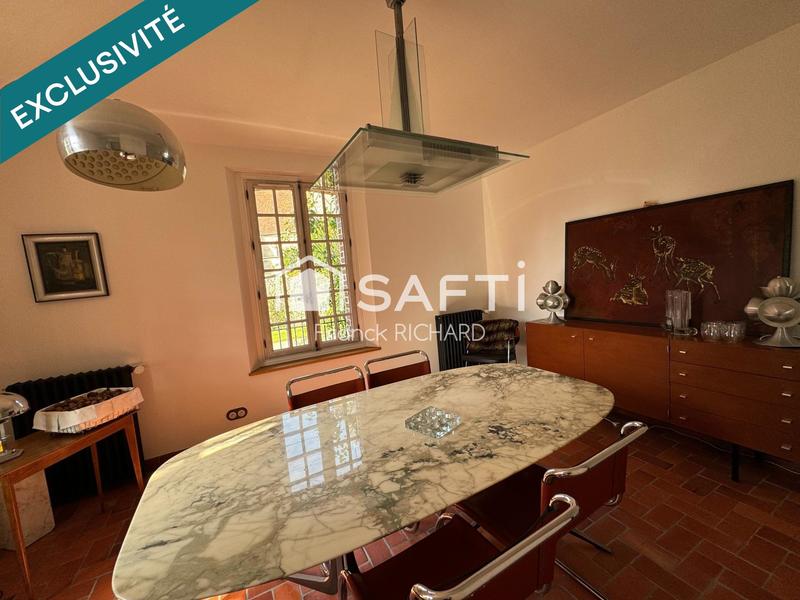 Propriété - 211 m² - 8 pièces