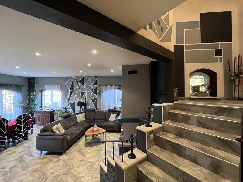 Maison - 250 m² - 9 pièces