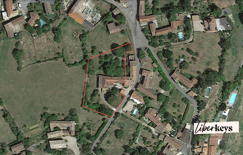 Demeure - 260 m² - 6 pièces