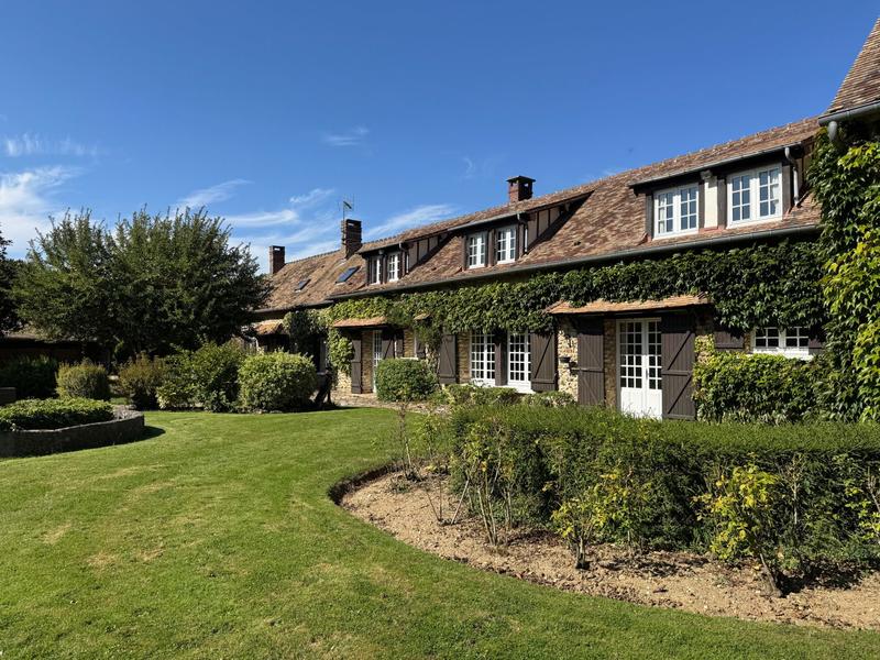 Maison ancienne - 303 m² - 8 pièces