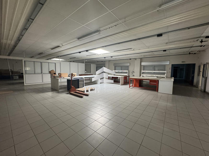 Local d'activités - 1 445 m²
