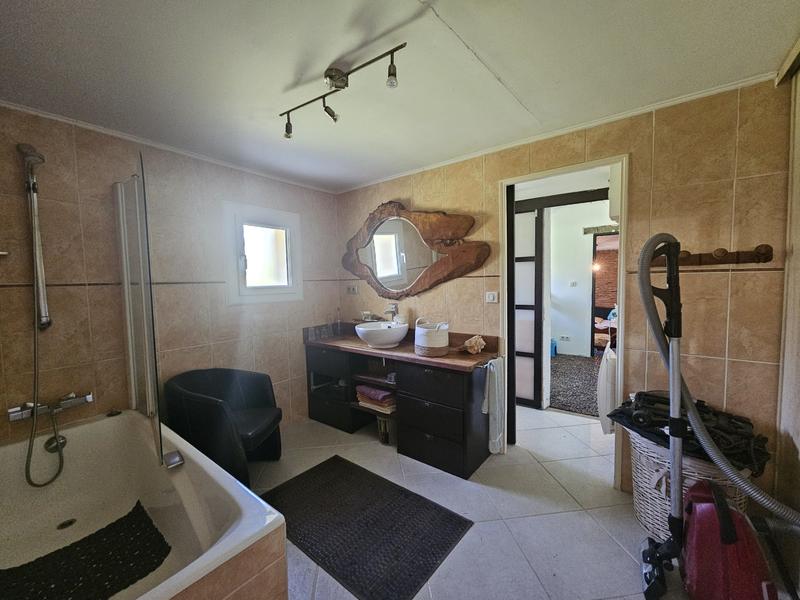 Maison ancienne - 772 m² - 11 pièces