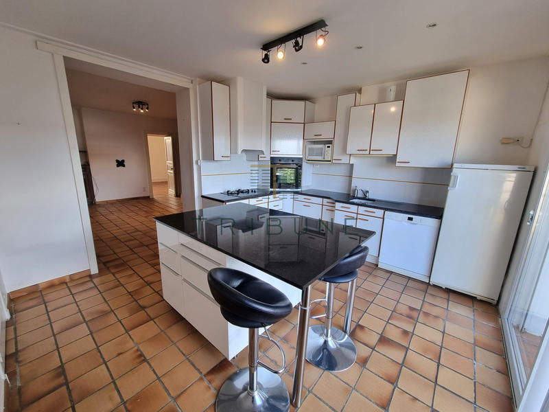 Maison - 292 m² - 10 pièces