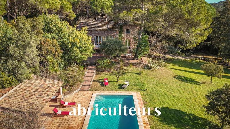 Mas - 300 m² - 8 pièces