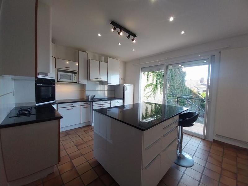 Maison - 287 m² - 9 pièces