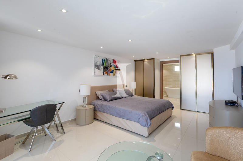 Appartement - 213 m² - 5 pièces