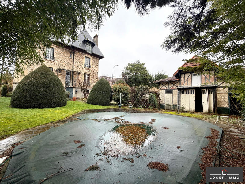 Maison - 210 m² - 10 pièces