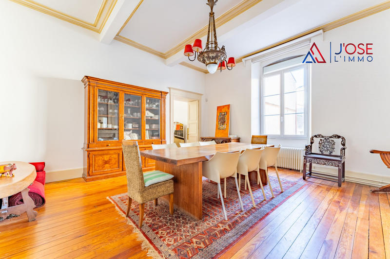 Maison - 328 m² - 11 pièces