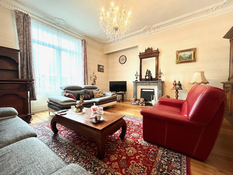 Maison - 310 m² - 12 pièces