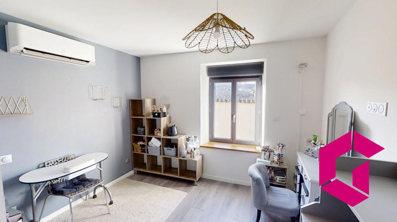 Maison traditionnelle - 105 m² - 5 pièces