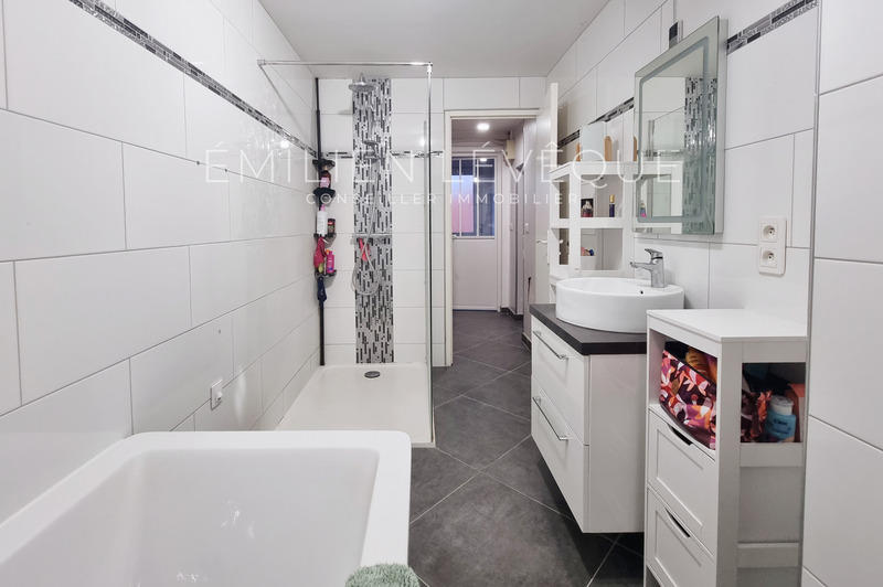 Maison - 134 m² - 8 pièces