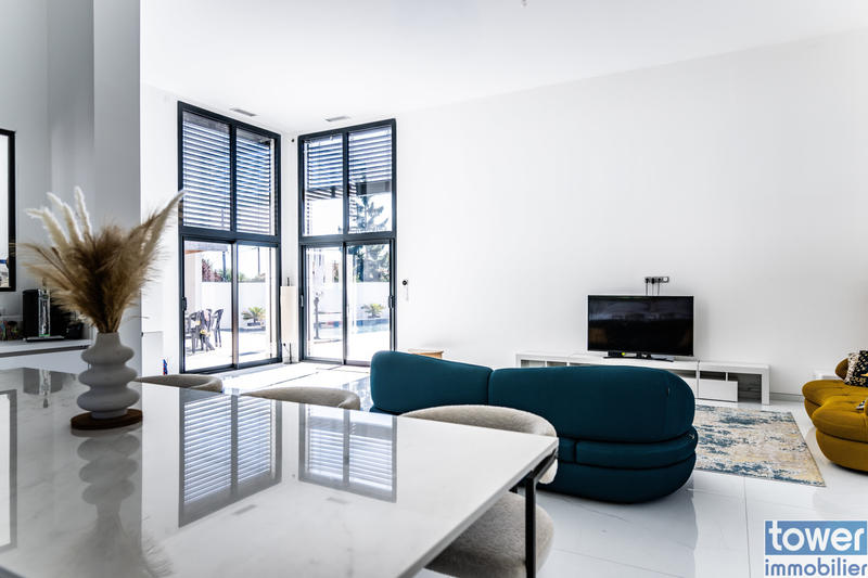 Maison - 200 m² - 6 pièces