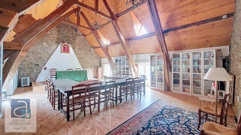 Maison - 241 m² - 7 pièces