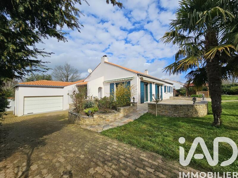 Maison - 312 m² - 9 pièces