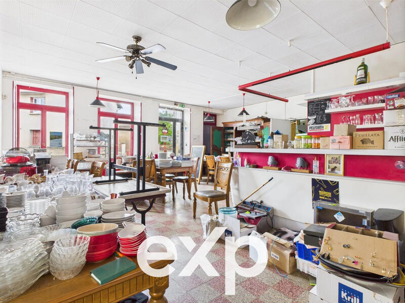 Maison - 275 m² - 10 pièces