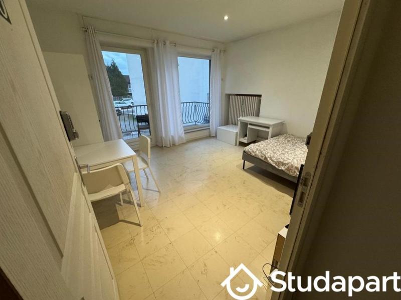 Chambre - 9 m² - 1 pièce