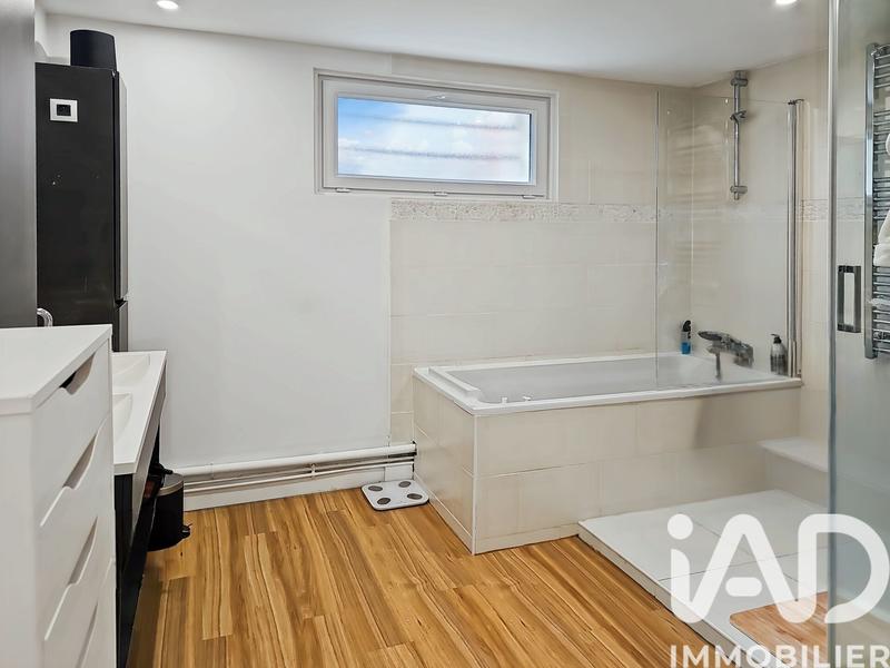 Maison - 185 m² - 9 pièces