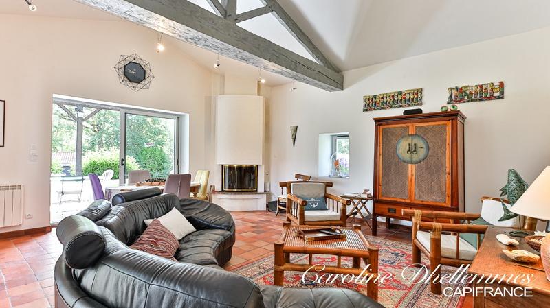 Maison - 218 m² - 8 pièces