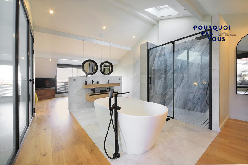 Maison - 210 m² - 6 pièces