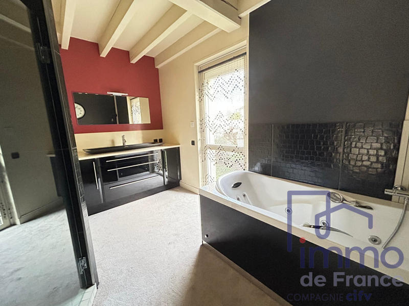 Villa - 300 m² - 9 pièces