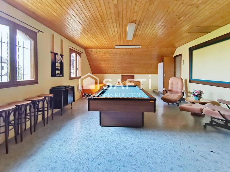 Maison - 212 m² - 5 pièces