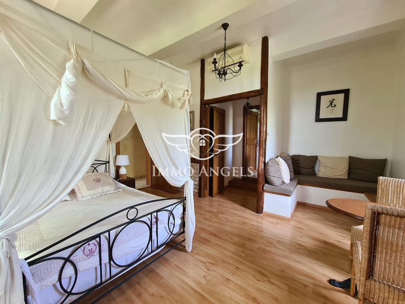 Bastide - 729 m² - 25 pièces