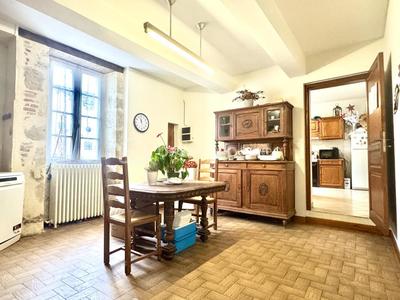 Maison ancienne - 202 m² - 9 pièces