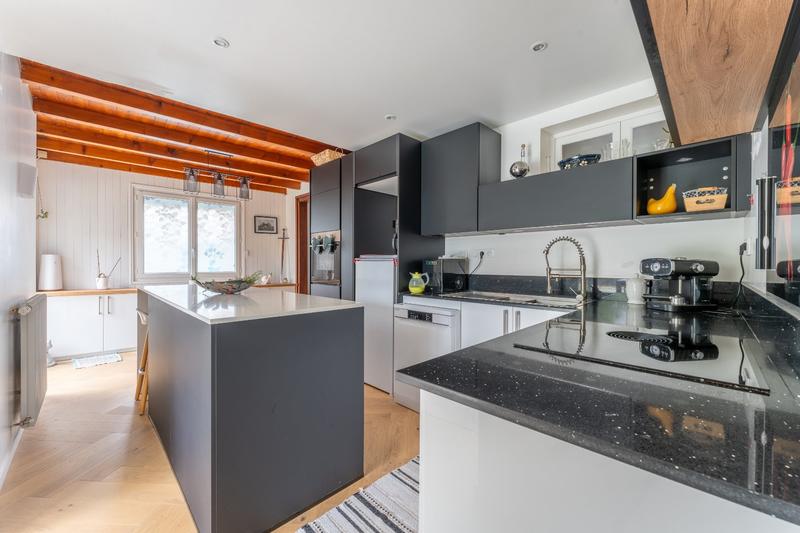 Maison - 187 m² - 9 pièces