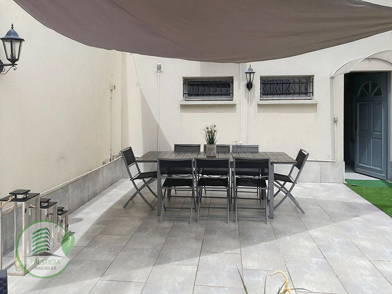 Maison - 224 m² - 9 pièces