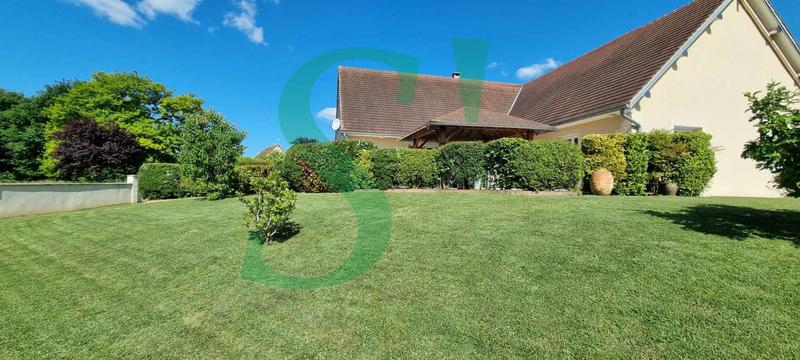 Maison - 232 m² - 8 pièces