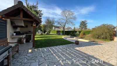 Maison - 238 m² - 9 pièces