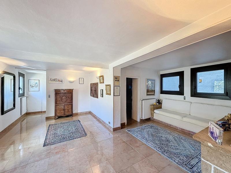 Propriété - 650 m² - 14 pièces