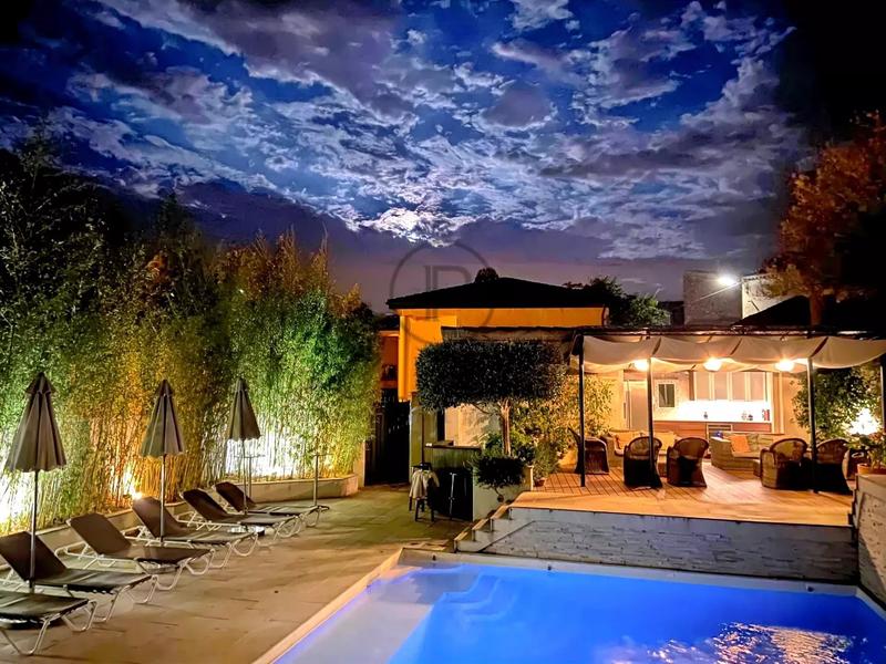 Villa - 614 m² - 12 pièces