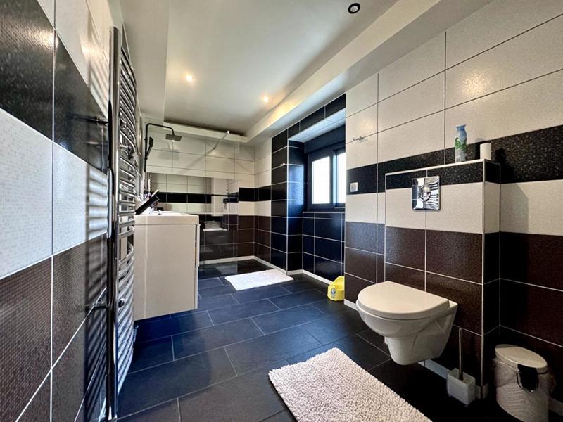 Maison - 301 m² - 9 pièces