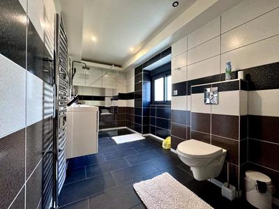 Maison - 301 m² - 9 pièces